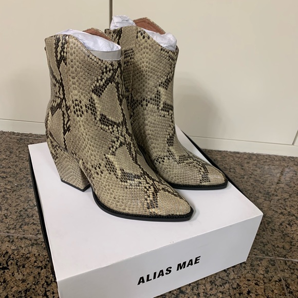 ALIAS MAE.🐍🐍🐍 snake print ankle booties - Picture 1 of 12